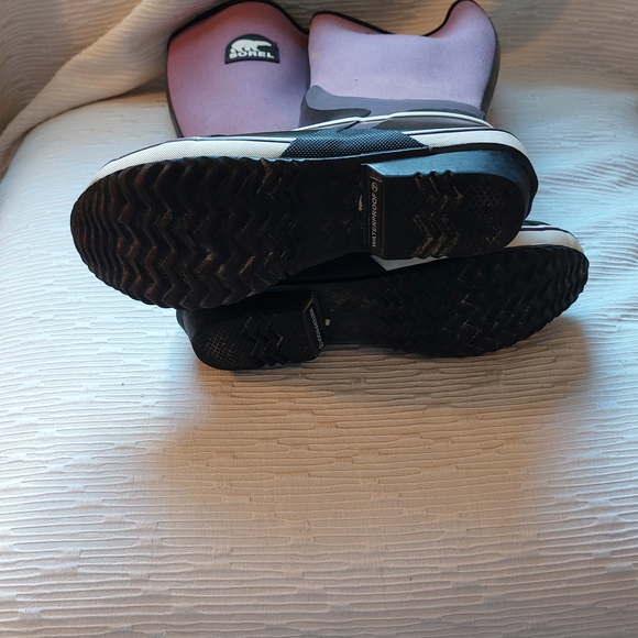 Sorel Black and Purple Tall Rain Boots Size 7 - Picture 13 of 15